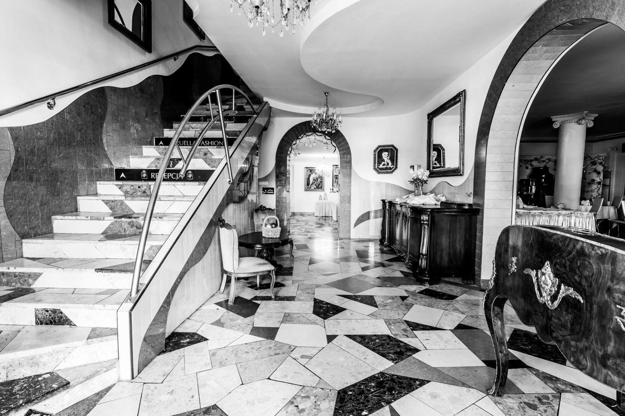 My Warsaw Residence - Czarny Kot Buitenkant foto